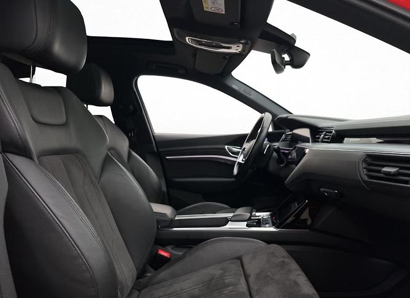 Audi e-tron 55 Quattro 360kam Tažné Pano - fotka 22 z 31