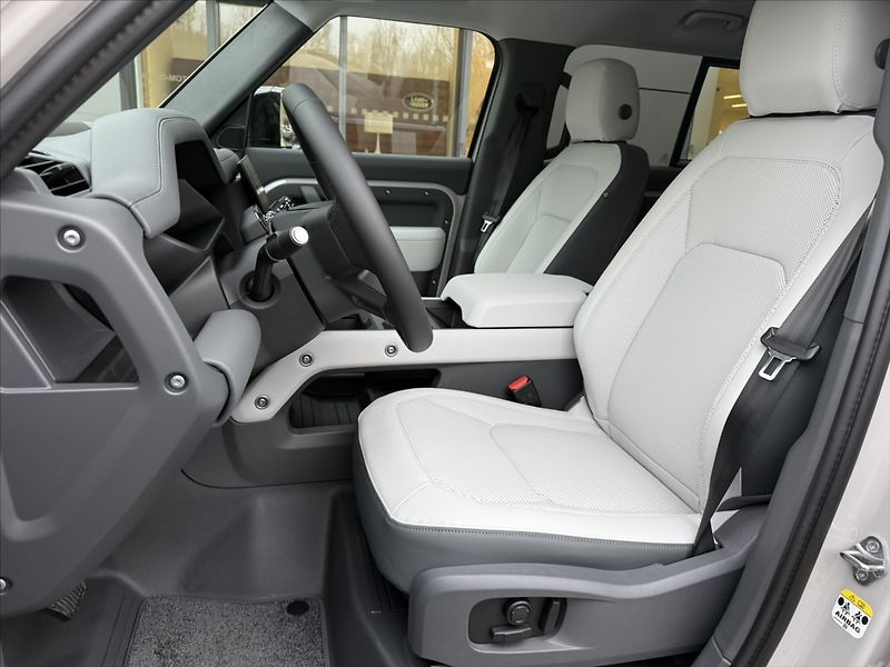 Land Rover Defender 3,0 X-DYNAMIC SE D250 - fotka 11 z 29