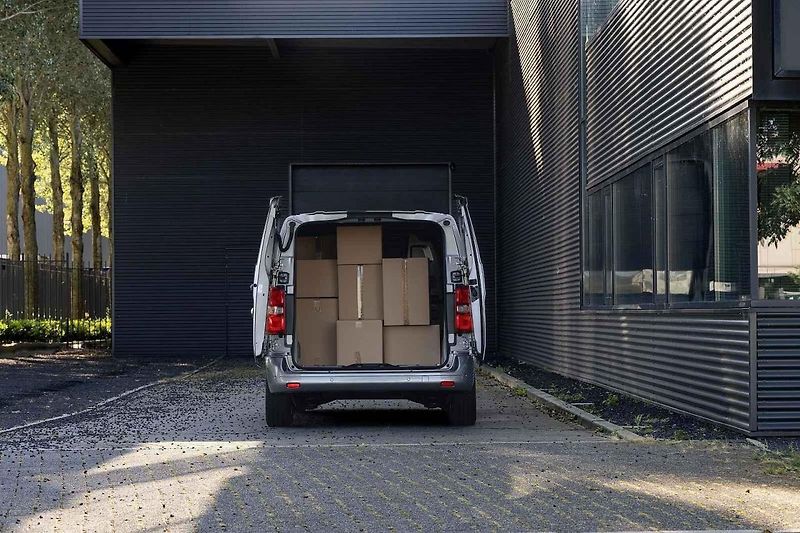 Také novou Toyotu Proace jsem mohl prověřit při jízdách v okolí Haagu
