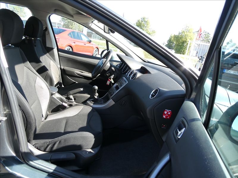 Peugeot 308 1,6 i 88kW 2x kola,klima,závěs - fotka 16 z 29
