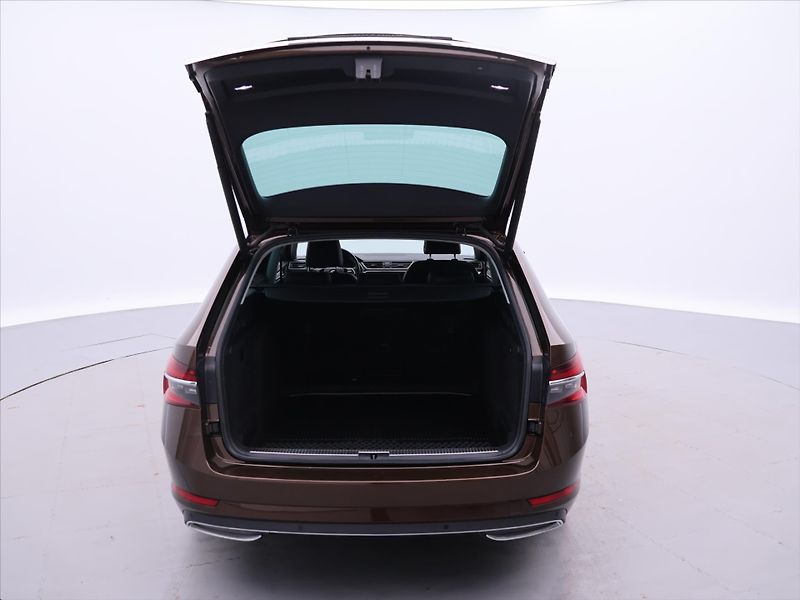 Škoda Superb 2,0 TDI DSG CZ L&K 1.Maj DPH - fotka 9 z 33
