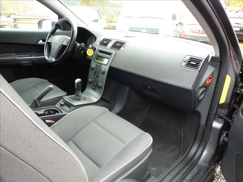 Volvo C30 2,0 i 16V Titanium Grey - fotka 29 z 62