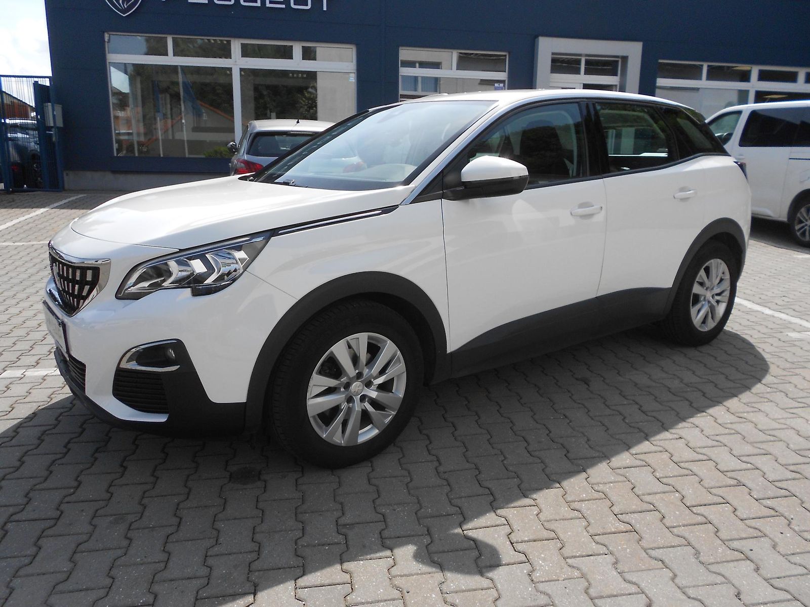 Peugeot 3008 Active 1,2PT servis zdarma