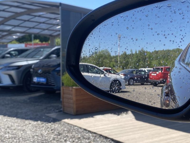 Toyota C-HR 1.2iT, ČR-1m, Executive, 4x4 - fotka 16 z 17