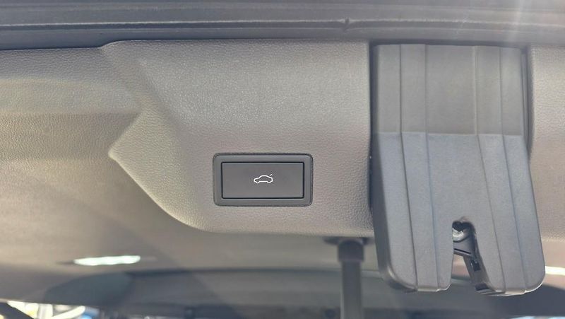 Volkswagen Multivan (2022) 1.4 TSI PHEV 160kW Style - fotka 18 z 51