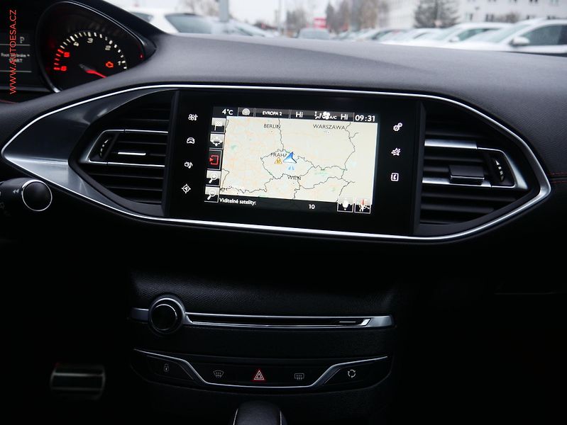 Peugeot 308 (2015) 2.0 HDi, 2.maj, AT, navi, LED - fotka 11 z 20