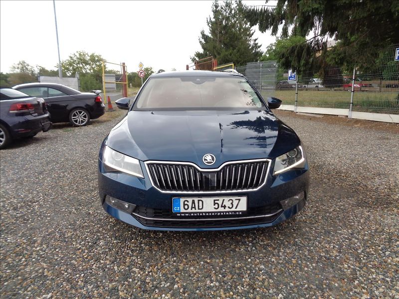 Škoda Superb 2,0 - fotka 2 z 20