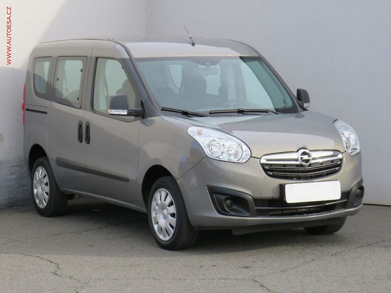 Opel Combo (2018) 1.2T, Life - fotka 1 z 3