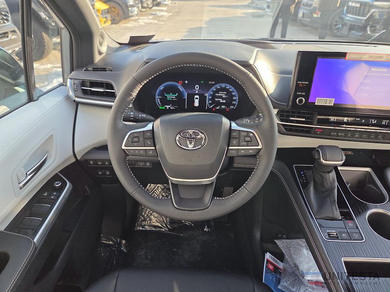 Toyota Sienna (2025) TOYOTA SIENNA XSE HYBRID 7 pas - fotka 10 z 12