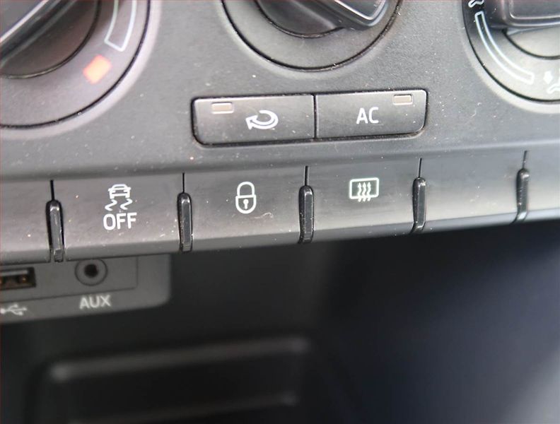 Škoda Rapid (2013) Spaceback 1.2 TSI, ČR,1.maj - fotka 16 z 17