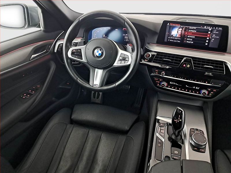 BMW Řada 5 (2020) M Sport 530d xDrive - fotka 7 z 25