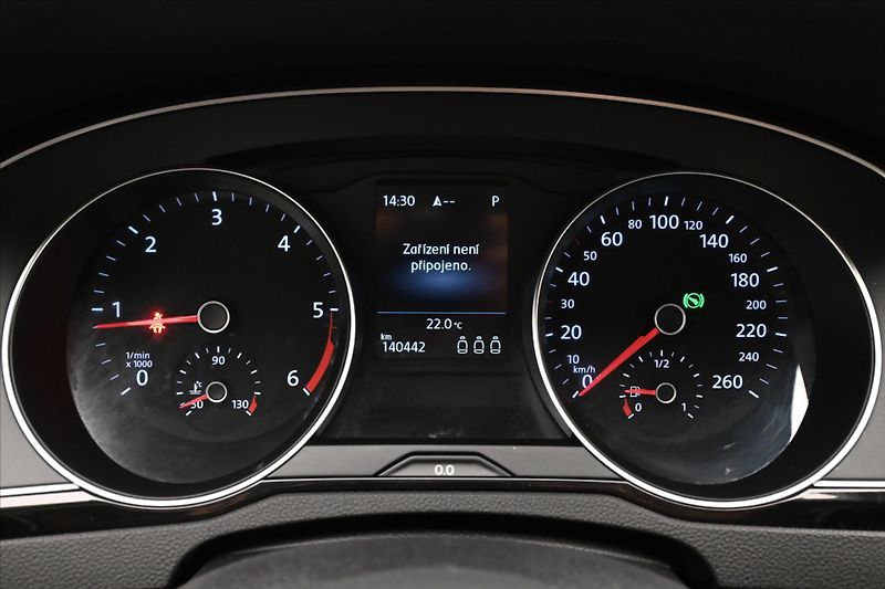 Volkswagen Passat 2,0 TDI 110kW DSG Business Zár - fotka 16 z 31