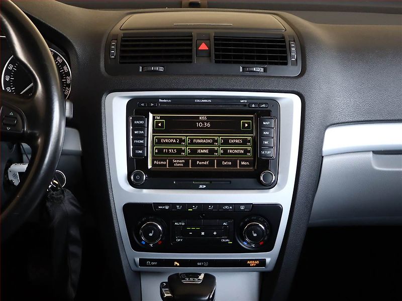 Škoda Octavia (2011) Elegance 1.6 TDI, Automat - fotka 10 z 19