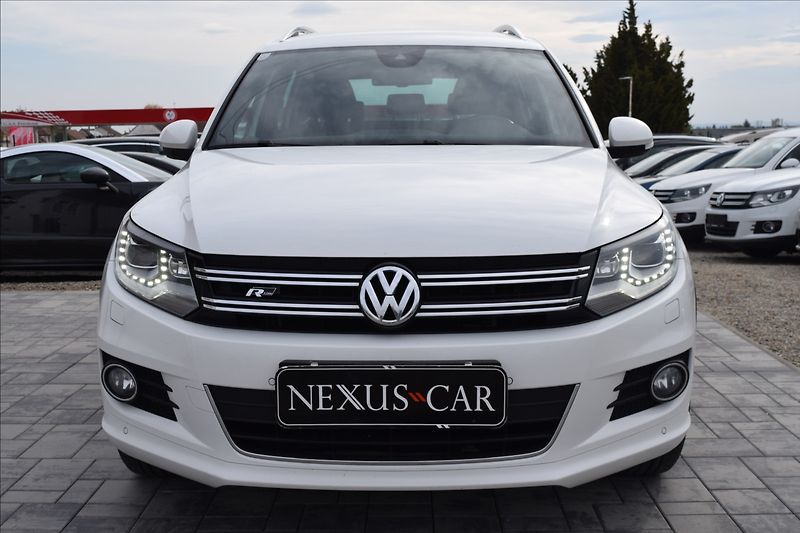 Volkswagen Tiguan 2,0 TDi 81KW R-LINE - fotka 2 z 51