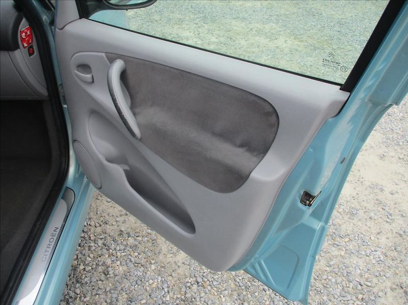 Citroën Xsara Picasso 1,6 i, klima, servis, tažné, - fotka 10 z 35