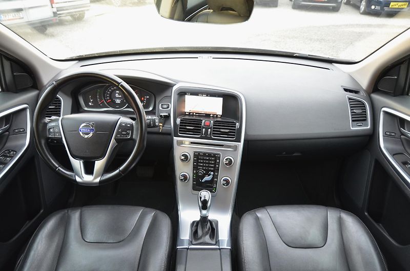 Volvo XC60 (2017) // REZERVOVÁNO //  - fotka 21 z 38