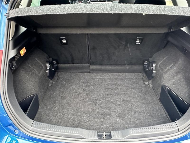 Toyota Auris 1,6 EXCLUSIVE - fotka 7 z 28
