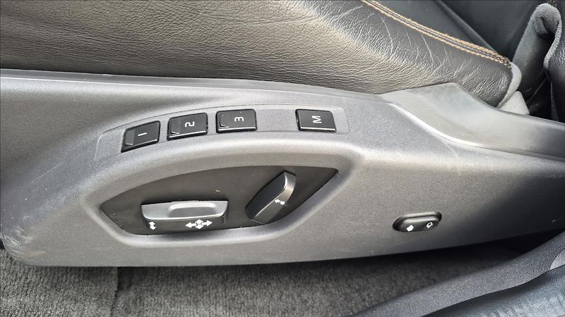 Volvo XC60 2,4 D5 140Kw Summum AWD AT DPH - fotka 14 z 22