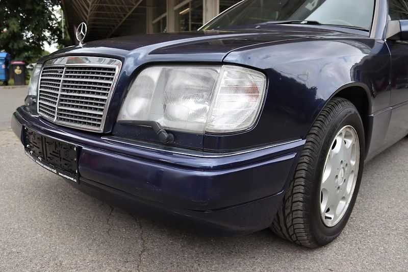 Mercedes-Benz 124 E320 CABRIO 162kW - fotka 4 z 50