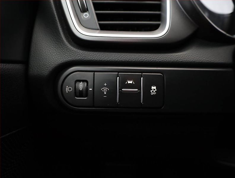 Kia Ceed (2019) 1.4 T-GDI, Serv.kniha - fotka 17 z 19