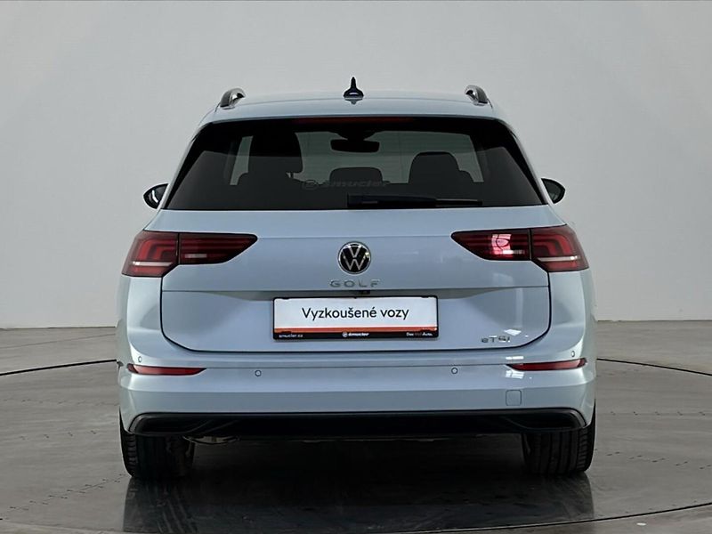 Volkswagen Golf Life DSG - fotka 17 z 30