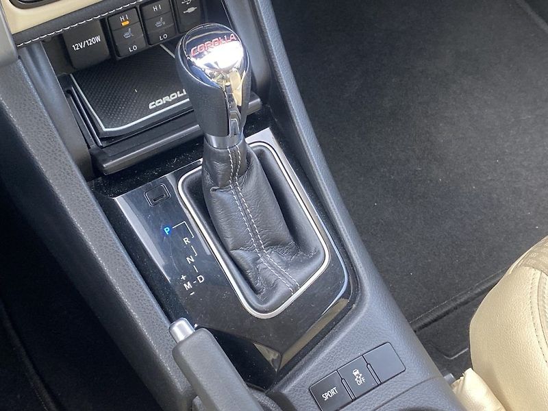 Toyota Corolla 1.6i, ČR, Executive, automat - fotka 15 z 19