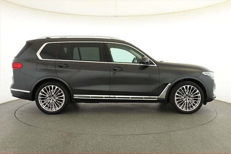 BMW X7 (2020) xDrive40i - fotka 6 z 28