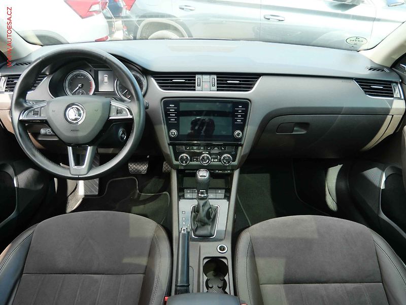 Škoda Octavia (2017) 1.8TSi 4x4, 2.maj,ČR, L&K - fotka 8 z 28