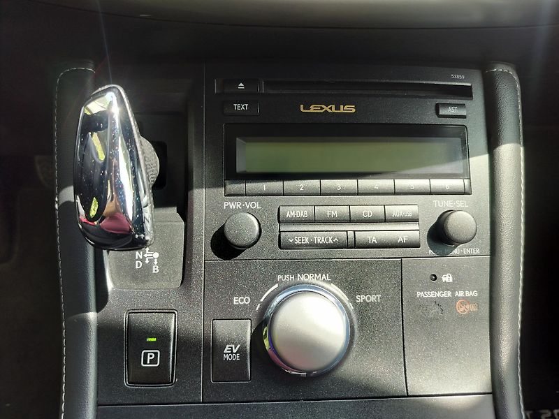 Lexus CT 200h plný servis v Lexusu  - fotka 18 z 32