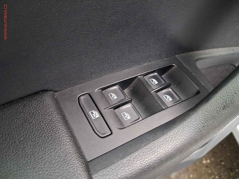 Škoda Octavia (2019) 1.6TDi, 2.maj,ČR, LED, autoAC - fotka 13 z 18