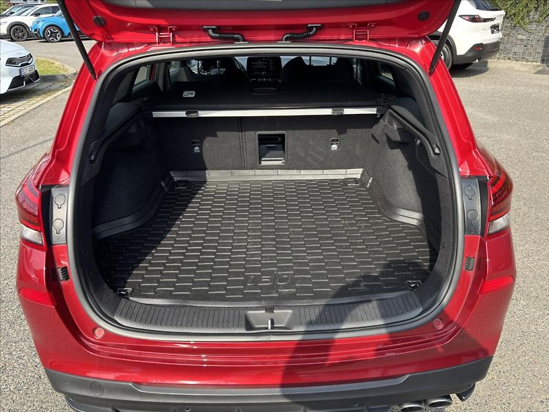 Hyundai i30 1,5 TGDi N-Line TOP STAV TAŽNÉ - fotka 13 z 47