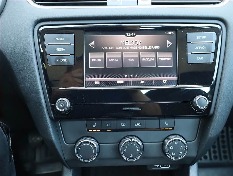Škoda Octavia (2018) 1.0 TSI, Tempomat - fotka 12 z 21