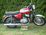 Jawa 350/634 se proslavila díky sériím komedií a nikdo jí neřekne jinak, než Konopnice.