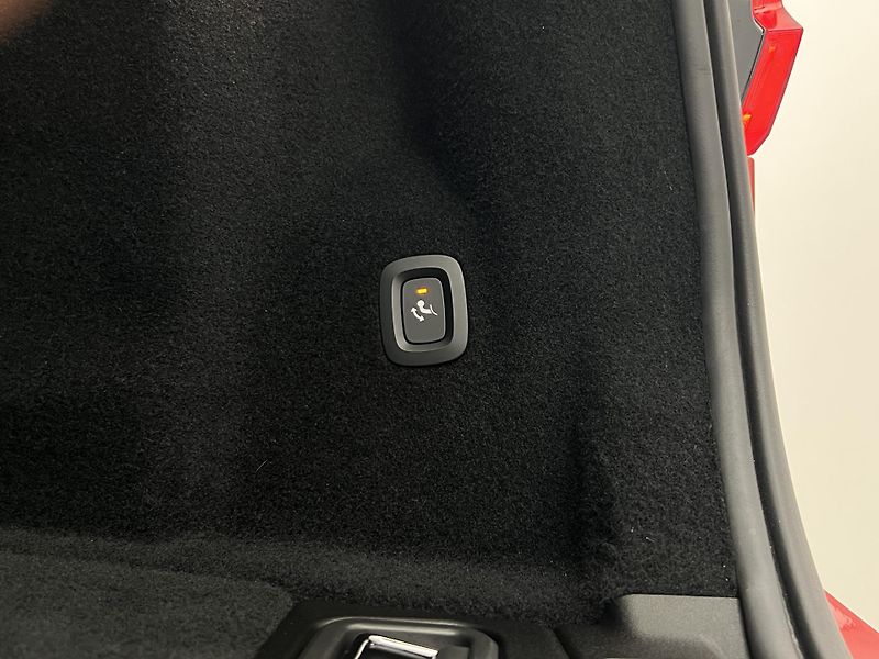 Volvo XC60 B4 MOMENTUM - fotka 44 z 46