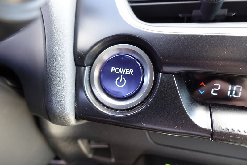 Lexus UX 250h 2,0HSD Special Edition - fotka 24 z 32