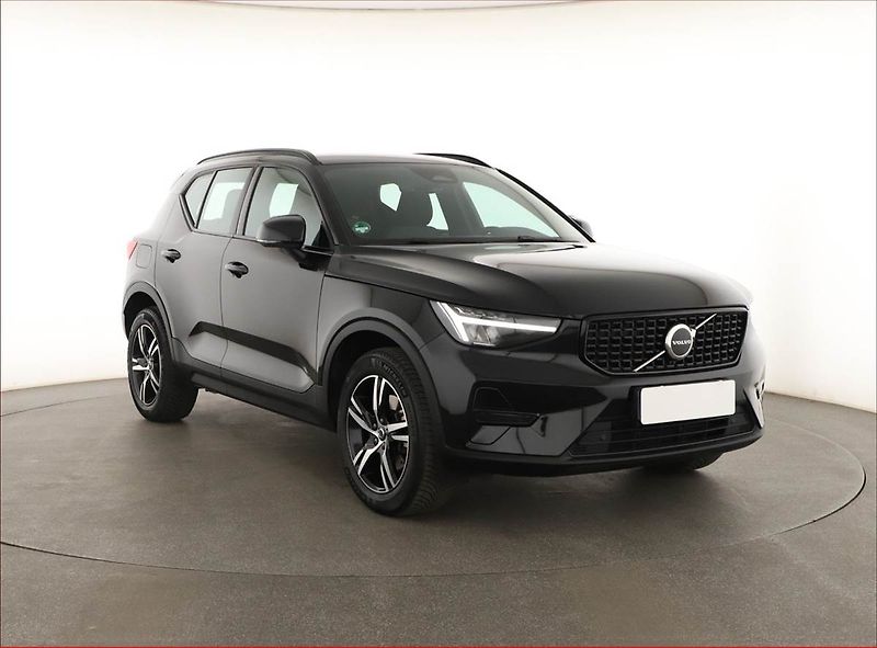 Volvo XC40 (2023) B3 - fotografie inzerátu