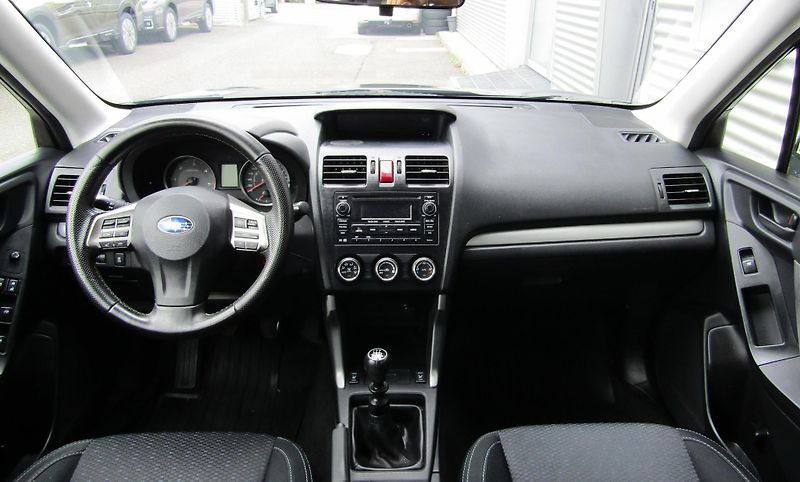 Subaru Forester (2014) 2,0D  6MT 1.maj.ČR plný servis - fotka 11 z 35