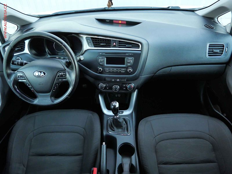 Kia Ceed (2017) 1.6CRDi, ČR, AC, tempo, park - fotka 8 z 18