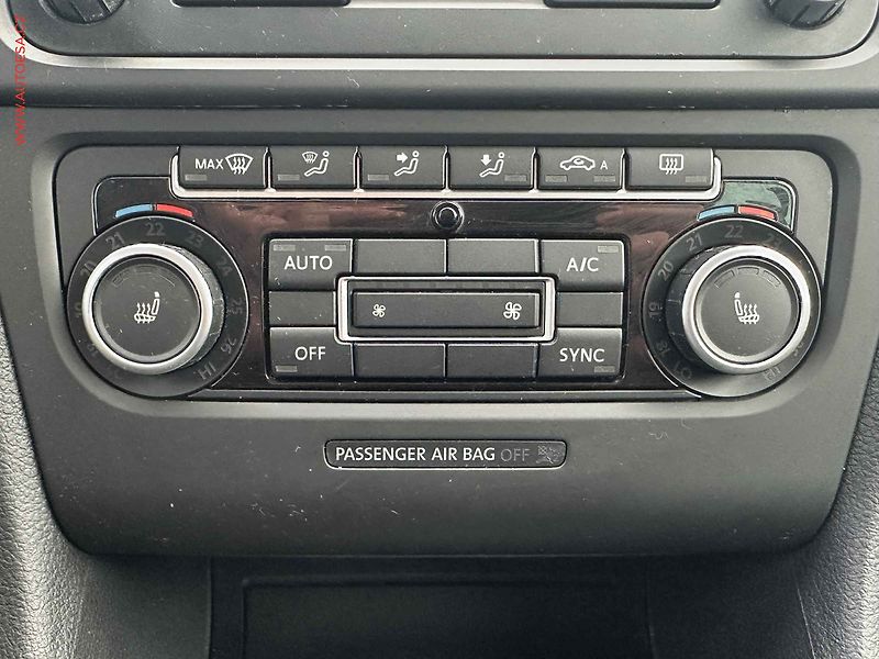 Volkswagen Golf (2012) 2.0 TDi, Highline, bixen - fotka 15 z 19