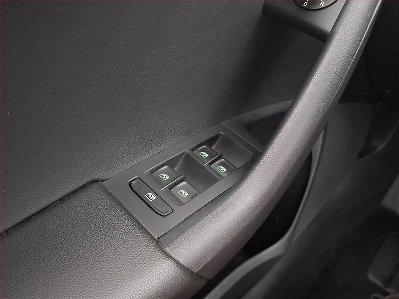 Škoda Octavia (2018) 1.6 TDI, Tempomat - fotka 18 z 18