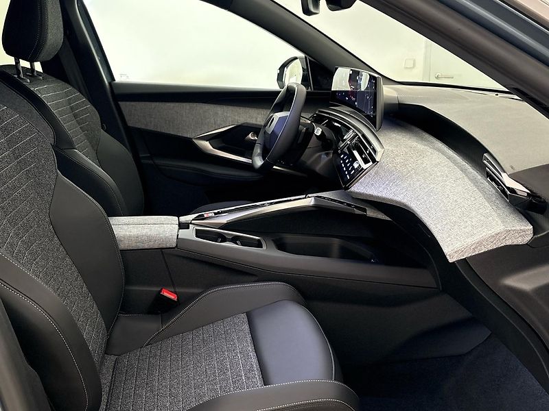Peugeot 3008 (2025) Allure Hybrid 145 e-DCS6 - fotka 13 z 48