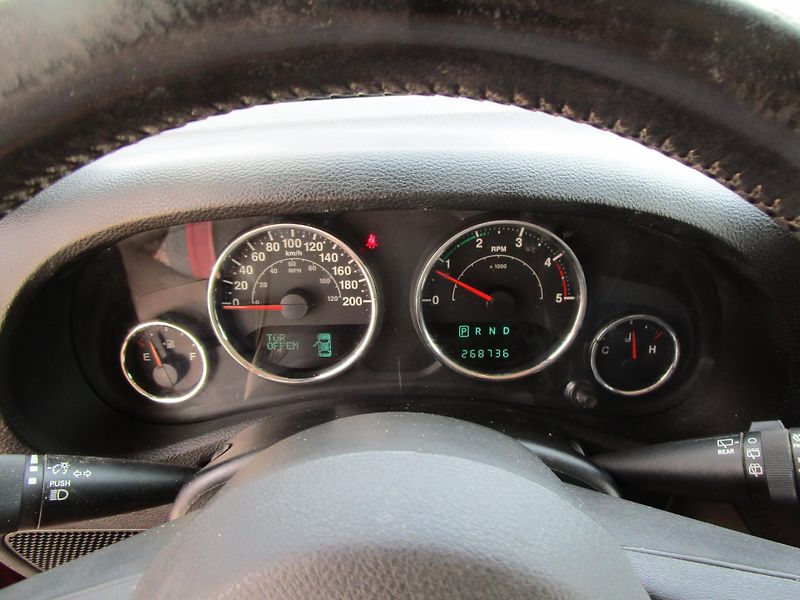 Jeep Wrangler 2,8D-147KW-4x4+NOVÝ OLEJ - fotka 14 z 20