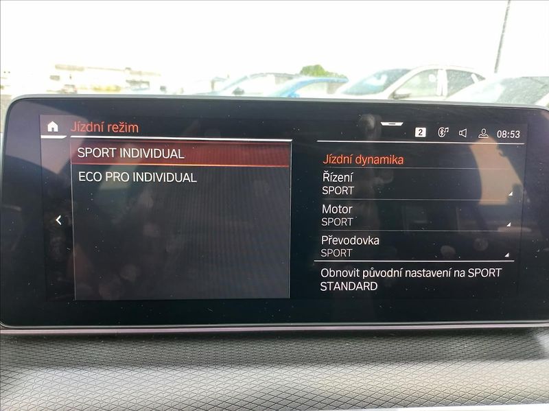 BMW Řada 5 530d Touring xDrive M-paket - fotka 12 z 26