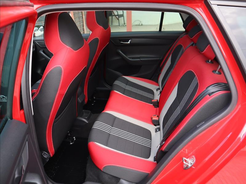 Škoda Fabia 1,2 TSI 81kW Monte Carlo DSG - fotka 30 z 37