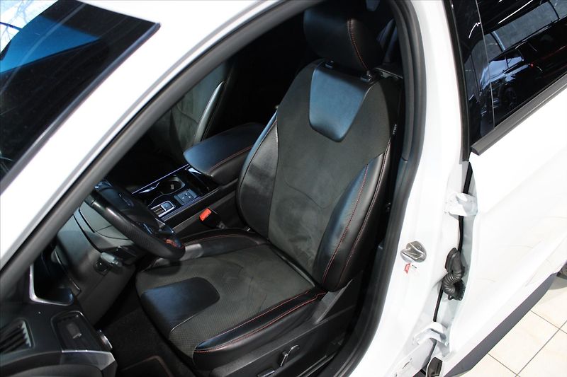 Ford Edge TDCi AWD Bi-Turbo ST-Line - fotka 9 z 36