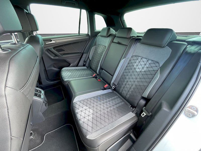 Volkswagen Tiguan (2023) R-Line 2.0 TDI 110 kW 4MOT DSG - fotka 26 z 35