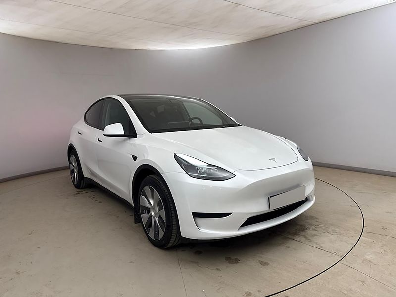 Tesla Model Y (2023) RWD LFP | Tažné 1 600 kg - fotka 1 z 7