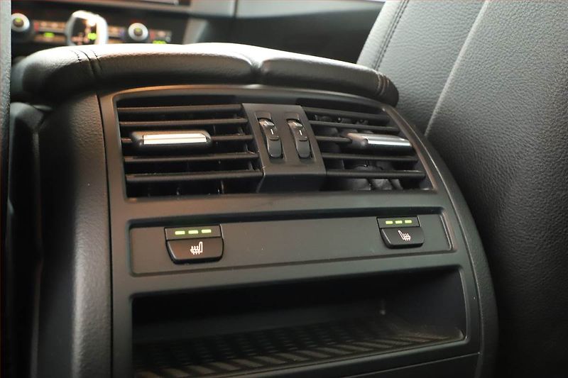 BMW Řada 5 (2013) 520d xDrive, 4X4, Automat, ČR - fotka 12 z 20