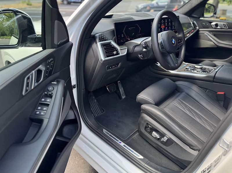 BMW X7 40d xDrive Msport PRO | max  - fotka 12 z 38