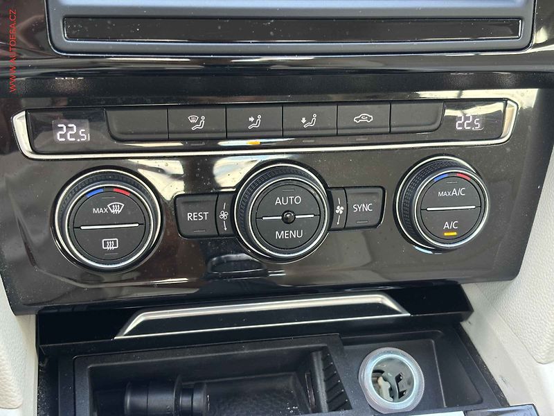 Volkswagen Passat (2015) 1.8TSi, ČR, LED, navi, kamera - fotka 15 z 18